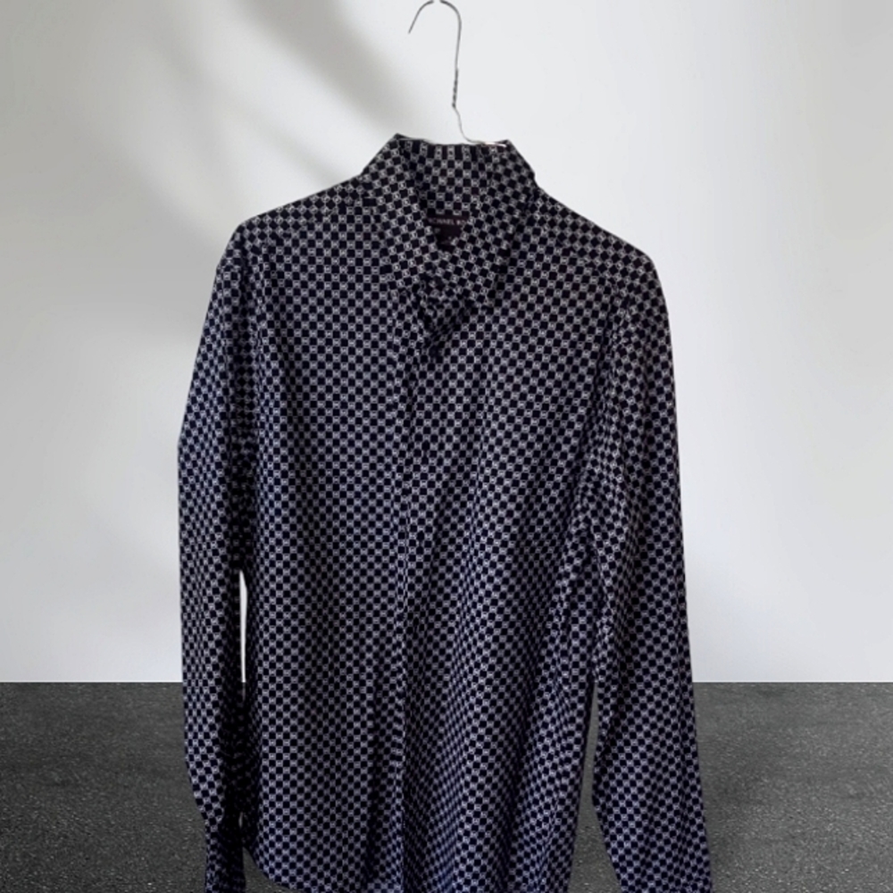A micheal Kors med slim black and white shirt